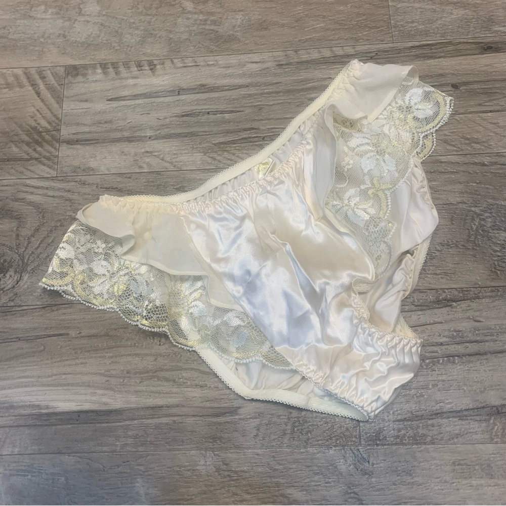 Victoria Secret Rare VTG Gold Label 90s 80s 100% Silk Lace Trim Bikini Panty - Picture 10 of 12